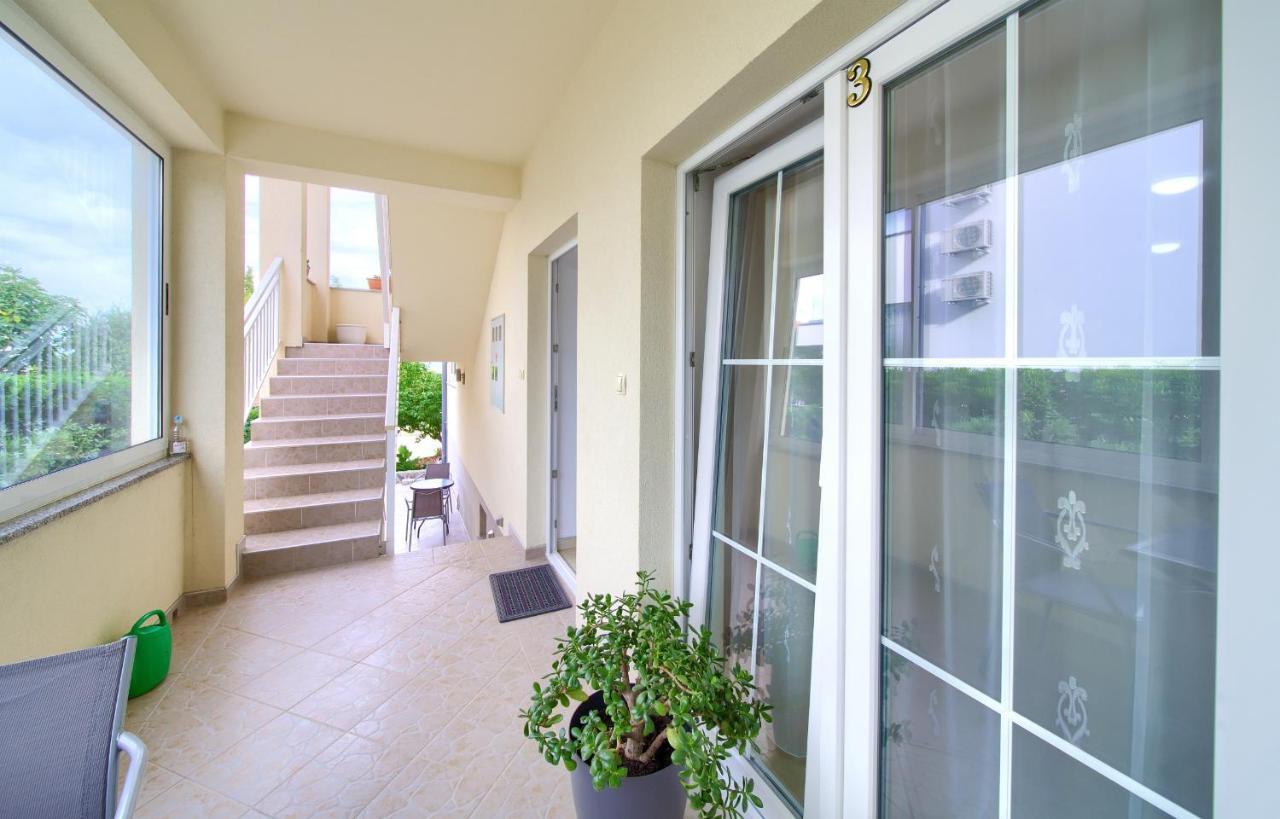 Apartmani Mara Matic Malinska Extérieur photo